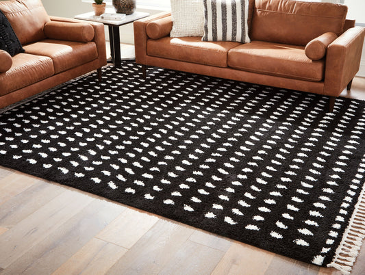 Minston - 5' x 7' Rug - Black / White