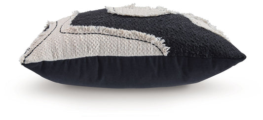 Veerbank - Pillow (Set of 4) - Black / Beige