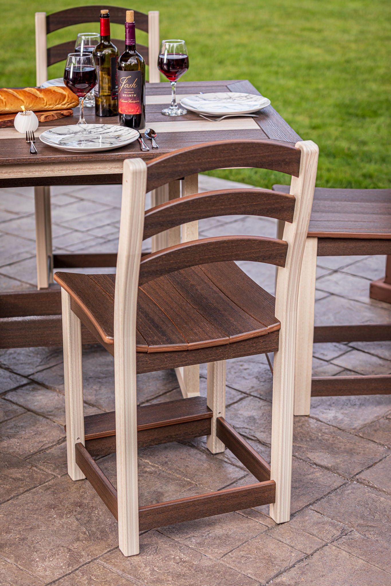 Seabreak Dining Swivel Chair w/Arms Wood Grain