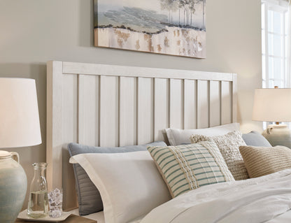King Shaybrock Bed and 2 Nightstands